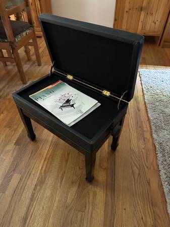 Height adjustable piano bench 1