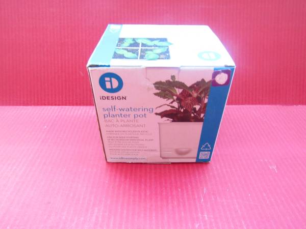 iDESIGN SELF-WATERING PLANTER POT WITH RECYCLED PLASTIC 80051-RB480 1