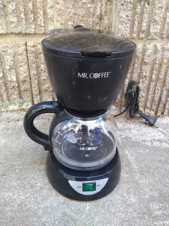 Varias máquinas de café, 12 tazas y 4 tazas - $15 (hayward / castro valley)63439846301953122