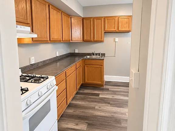 Welcome to this updated 2-bedroom, 1-bathroom apartment in Wilmington 1