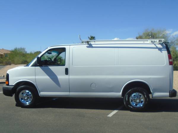 2011 Chevrolet EXPRESS G2500 - Photo 2