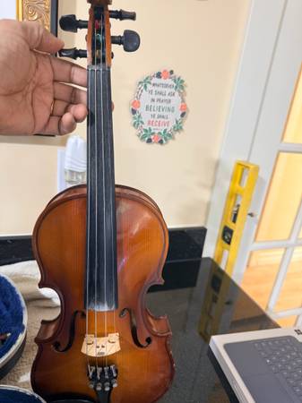 Beatiful 3/4 violin 1