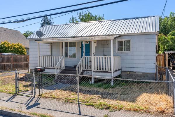 $299,000 / 2br - Patios cercados, espacio para jardín y garaje terminado en una ubicación conveniente (The Dalles)63831534427651121