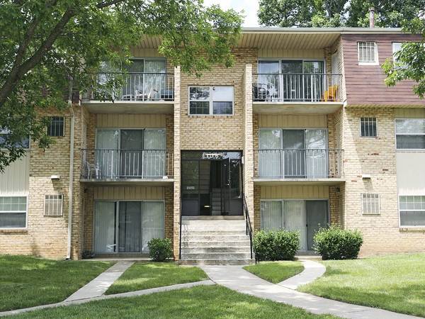 3/BD, Microwave, End Unit Townhome (select homes) 1