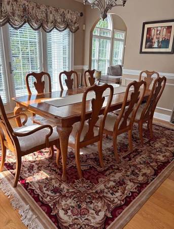 Solid Oak Dining Table with 8 Chairs 1