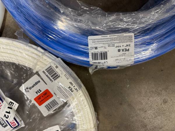 **BRAND NEW** Plumbing Materials PEX PIPE 1