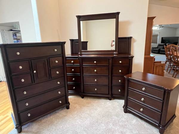 Queen Bedroom Set 1