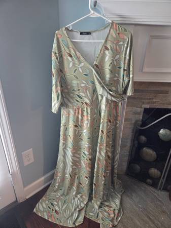 Green Women's Large Maxi Dress - Fall Leaves V Neck 1