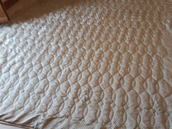 Large Bedding Spread (White) 1