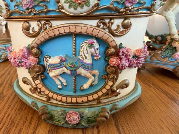 激レア★フランクリンミント/回転木馬 12体/カルーセル 木製ラックとセット★ Vintage 1998 Franklin Mint The Carousel Rose 6-Piece Collection