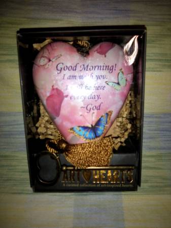 Hang or Stand Heart 1