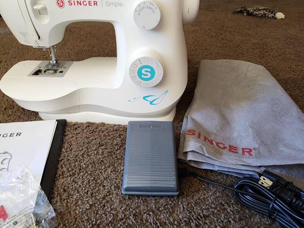 Singer Simple sewing machine 1