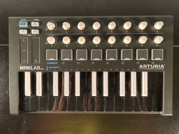 Arturia MiniLab MkII Inverted Edition 1