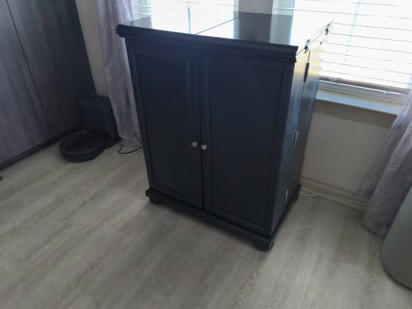 Beautiful Compact/Expandable Bar 1