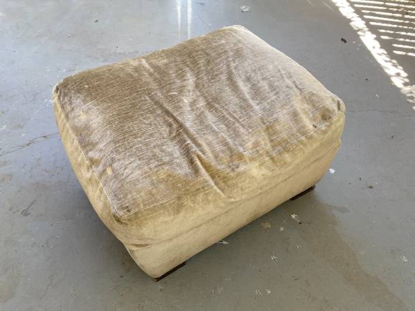 Ottoman footrest with nice cushion 1