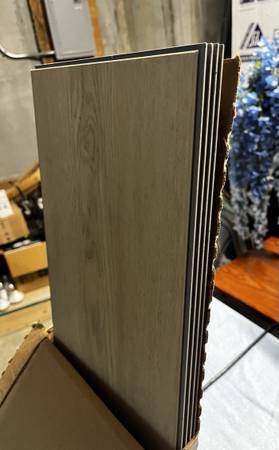 MOHAWK SOLIDTECH plus LVP Flooring planks 1