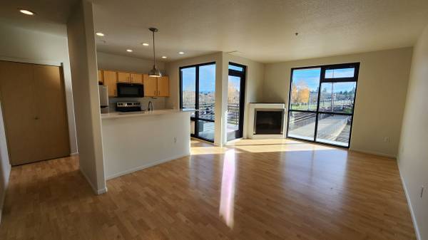 2 Specials! Fabulous 1BD/1BA - IN UNIT W/D, FIREPLACE, BALCONY 1