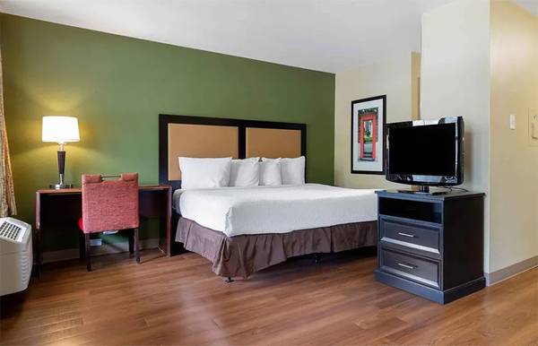 Heat Included, Cable Ready, Close to Shopping 1
