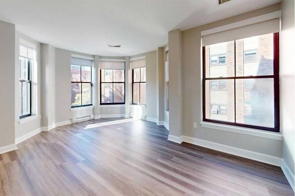 $4,049 / 1br - 824ft2 - Large California-style closets, Wood burning fireplace (Boston)63690793447427123
