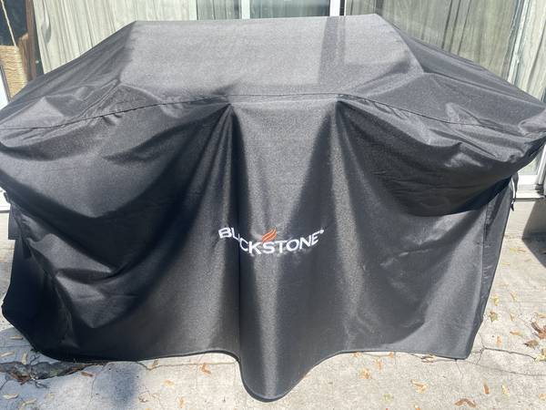 Blackstone 28" griddle w/ hood & accessory rails, cover - 2 burner 1