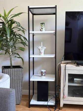 Display shelf 1