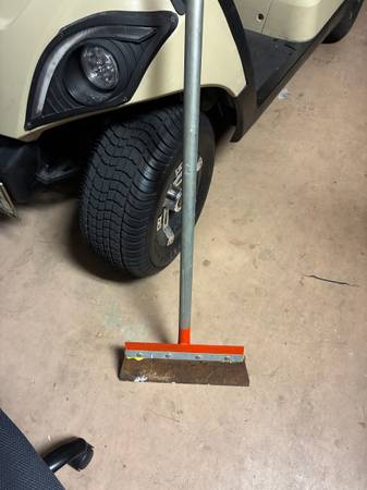 Tile/floor scraper 1