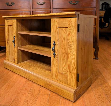 Sauder Solid Oak TV Stand / Media Console 1