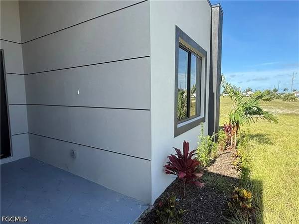 Spacious 4 Bed/3 Bath Single Family Home in Cape Coral - Available 8/1 1