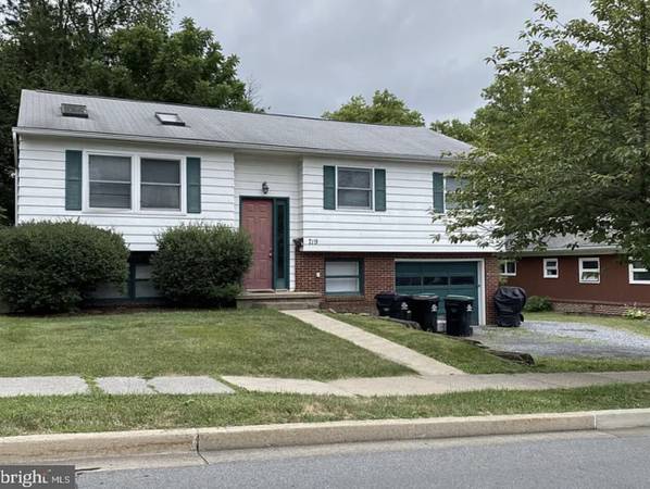 Private room available- in 3BR furnished house with 2 PSU Athletes 1