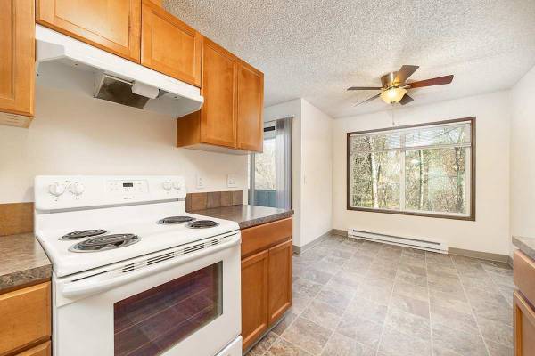 $1,575 / 1br - 722ft2 - Private Patio or Balcony Outdoor Space, Extra Storage, Indoor Pool (3710 SE Concord Rd, Portland, OR)63914741077250122