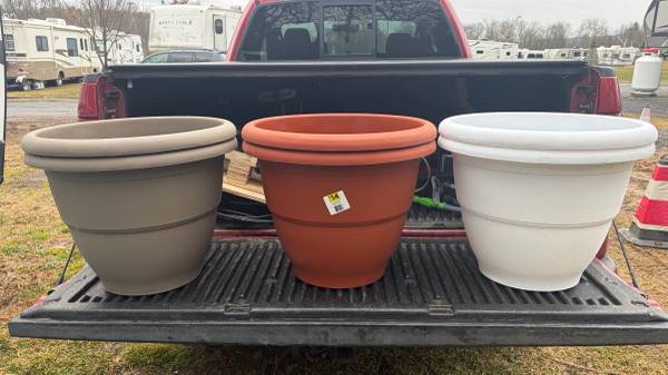 Set of 2 Large Plastic Planters (assorted colors) 1