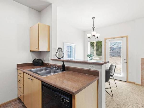 $2,650 / 3br - 1160ft2 - Carpeting, Clubhouse, Fireplace, Gated Community64031312710530121