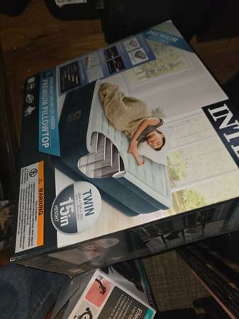 Airbed premium pillowtop & electric pump 1
