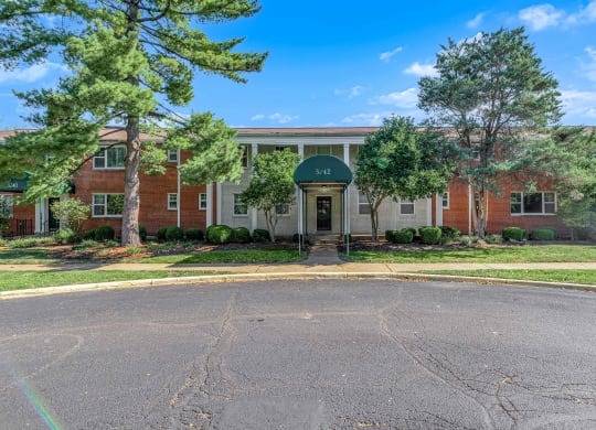 $1,150 / 2br - 800ft2 - Volleyball Court, Convenient Freeway Access, 2/BD (5927 Suson Pl, St. Louis, MO)63770187251073123