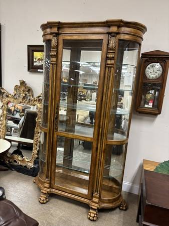 Large Lighted Curio Cabinet with Claw Feet / Item BZ8CBA 1