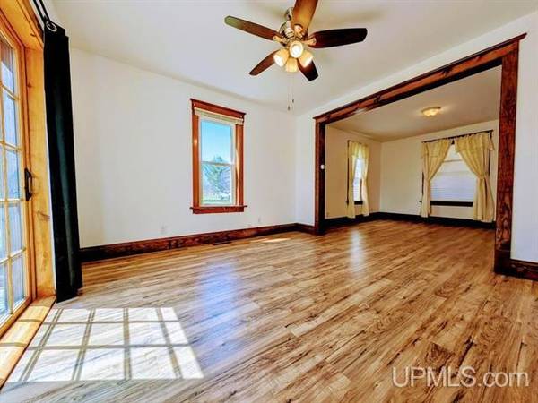 $142,700 3 BR, 1.5 BA Listo para mudarse MLS 50174441 (Crystal Falls)64151608430850122