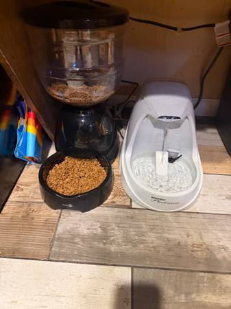 Automatic pet feeder and water bowl take both! 1