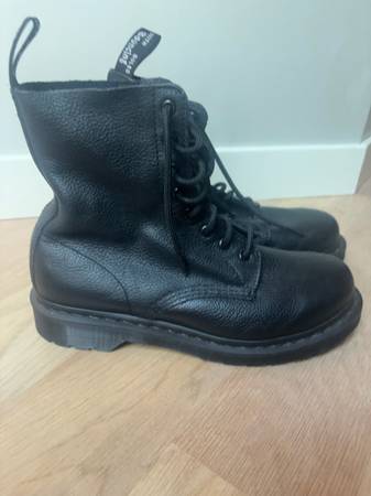Black Dr. Martens 1