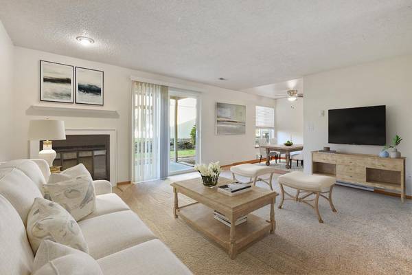 $1,545 / 2br - 800ft2 - Ceiling fan, Private Balcony/Patio, Vaulted ceilings in select units (Midland)63995109166466124