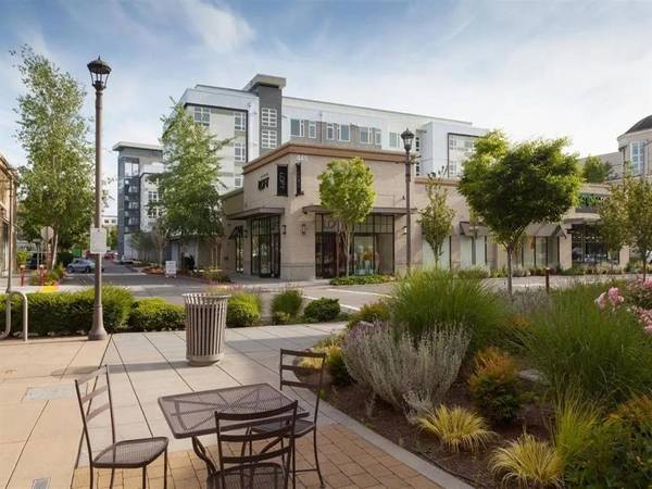 $1,817 / 1br - 653ft2 - Ceiling Fans, High Ceilings & Huge Windows (443 Ramsay Way Kent, WA 98032)63884893497859120