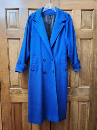 Coat 100% Pure Wool - Ladies Size 12 or Large 1