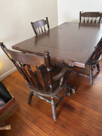 Dining Table with 4 Chairs 1