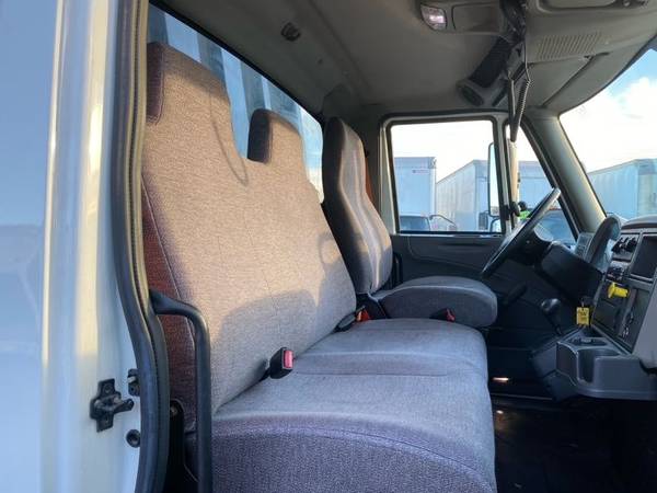 2017 International MA025 DuraStar 4300 - Photo 15