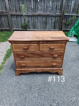 Dresser maple #113. ( 4 dwr) 1