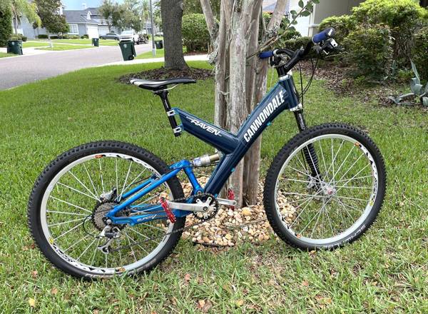 Vintage Classic, Cannondale Super V Raven Mtn. Bike - bicycles