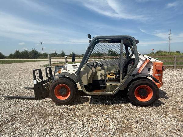 Bobcat V417 Telehandler 1