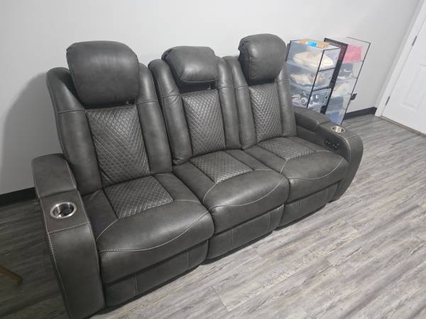 Reclining sofa 1