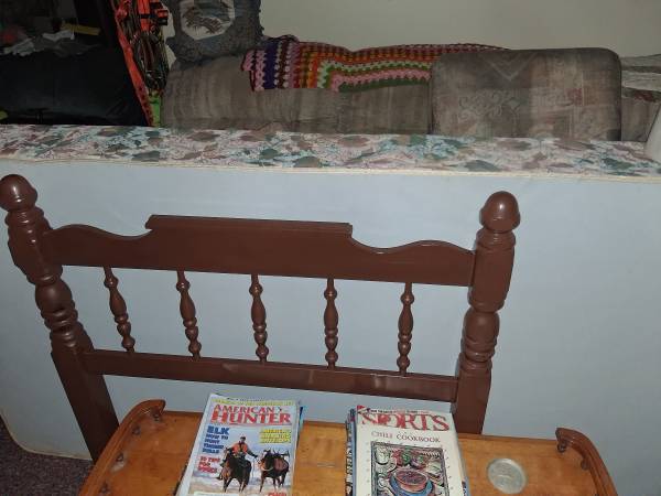 Twin bed with headboard 1