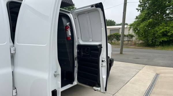 2018 Chevrolet Express 2500 - Photo 13