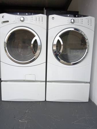 VERY NICE WASHER DRYER WITH PEDESTALS 1
